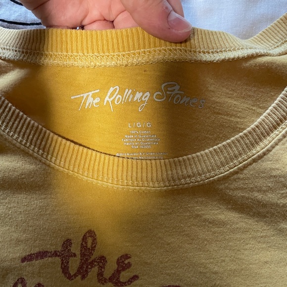 Rolling Stones Cropped Tee - Picture 2 of 3